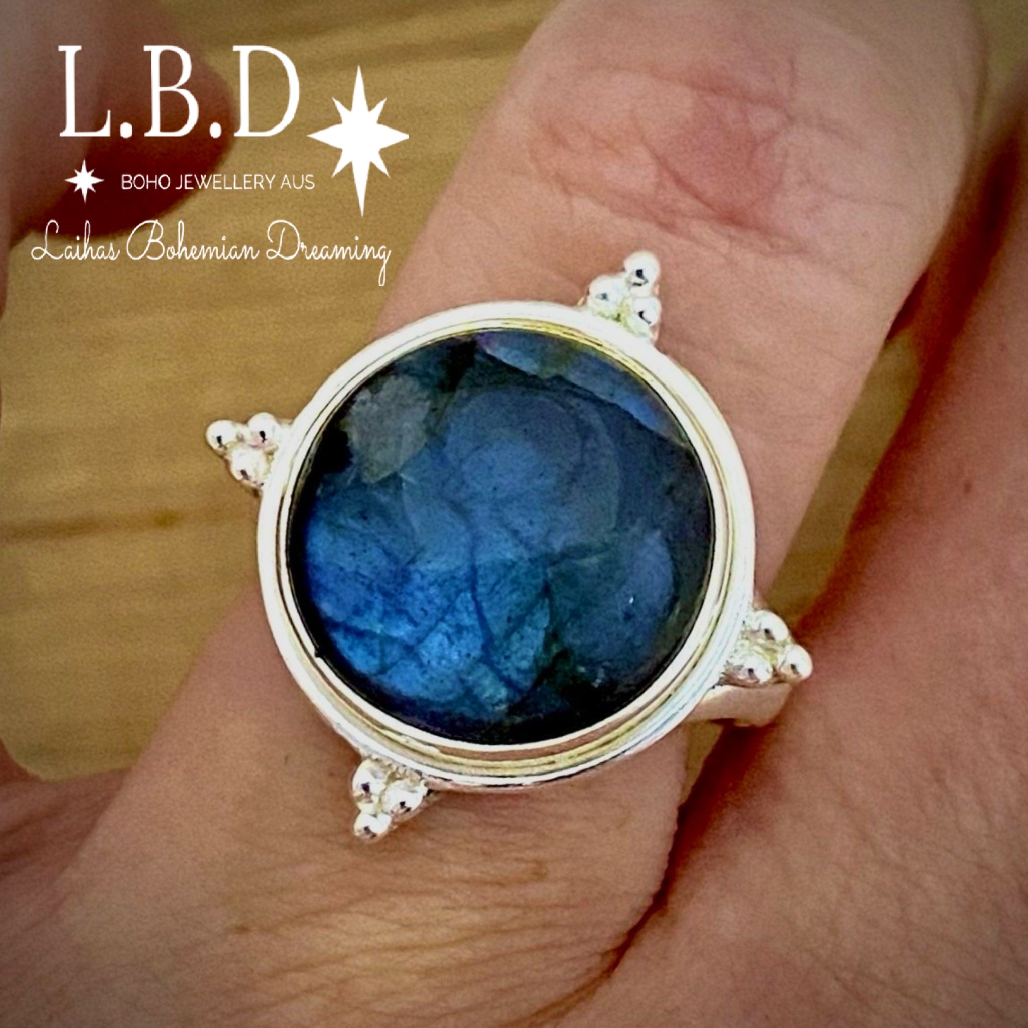 Laihas Zahli Round Labradorite Ring