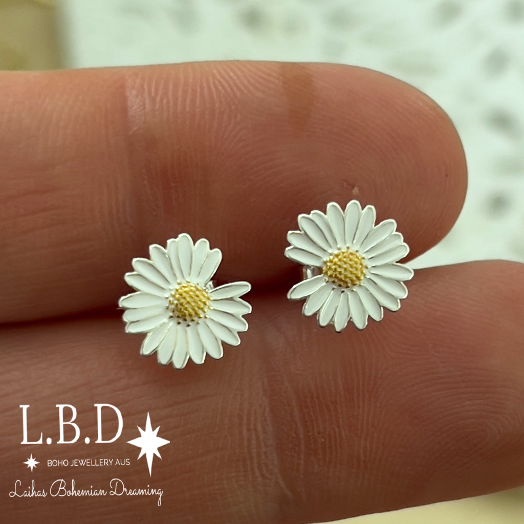 Laihas ‘Loves Me’ Daisy Flower Stud Earrings Simple Studs Laihas Bohemian Dreaming -L.B.D