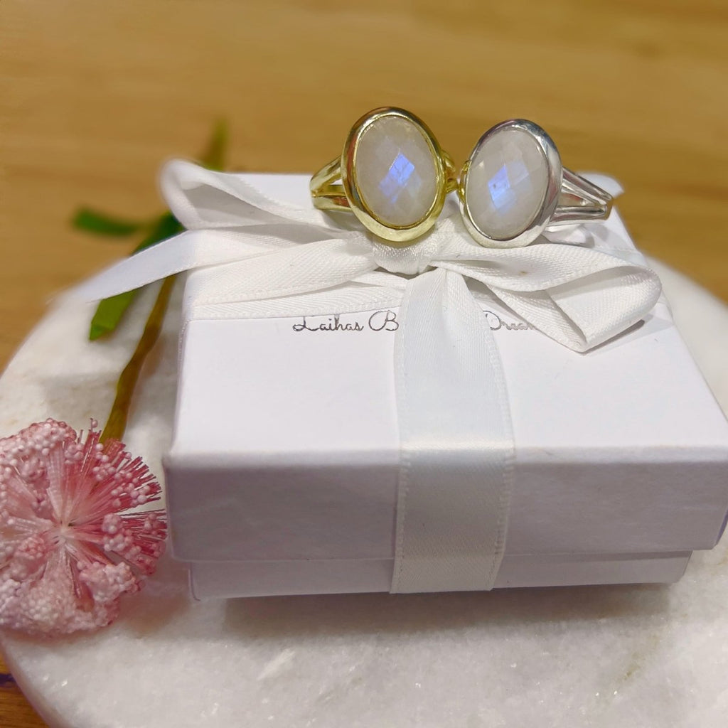 Laihas Iridescent Oval Moonstone Ring