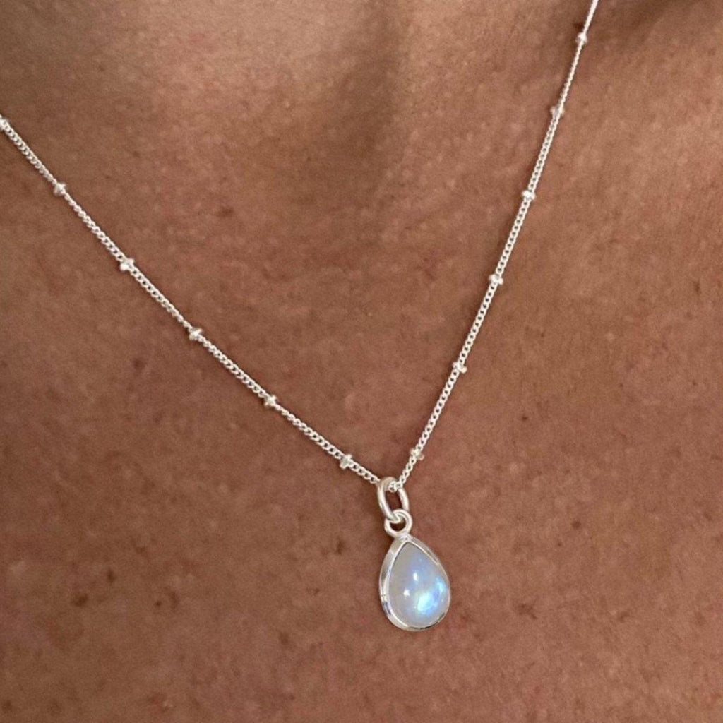 Laihas Mini Raindrop Classic Chic Moonstone Necklace