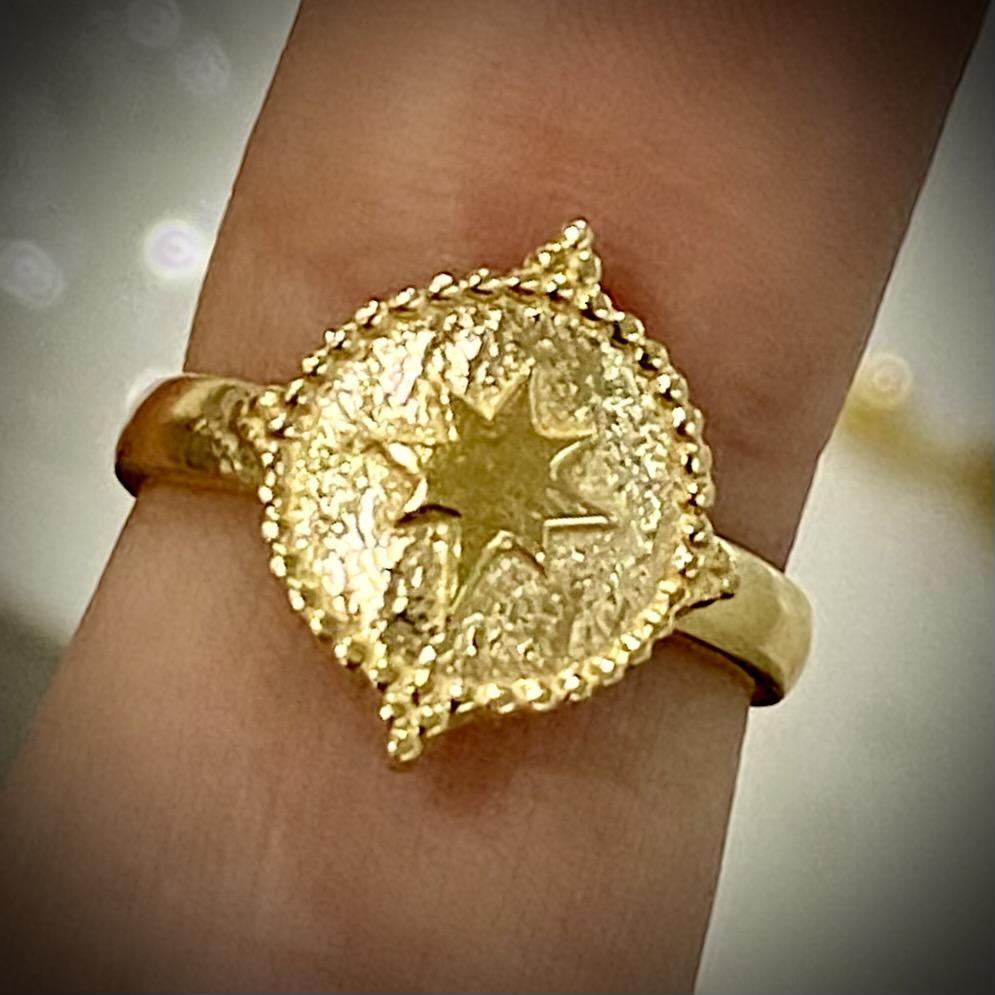 Laihas Prestige Southern Star Gold Signet Ring