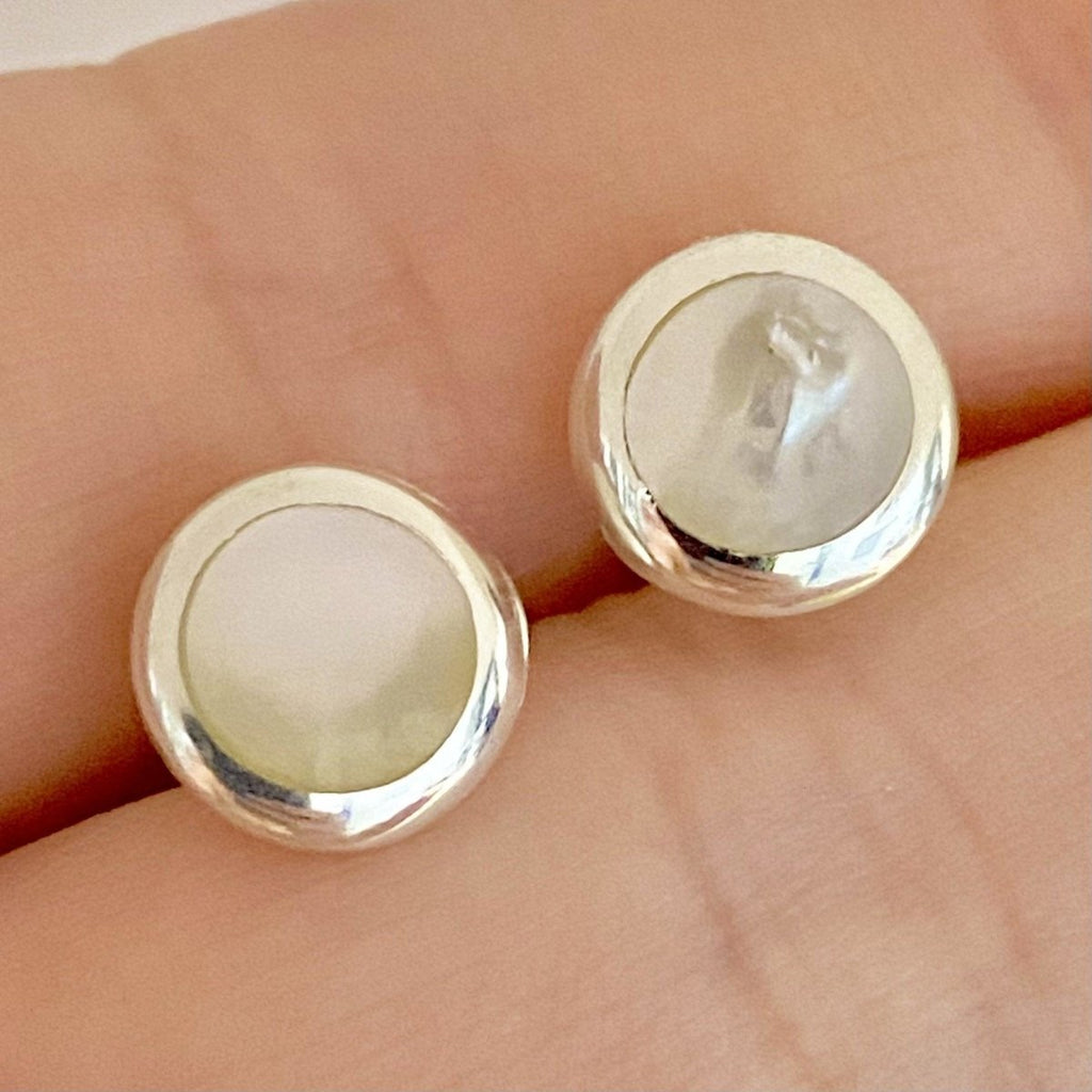 Laihas Pretty Round Mother of Pearl Stud Earrings 9mm