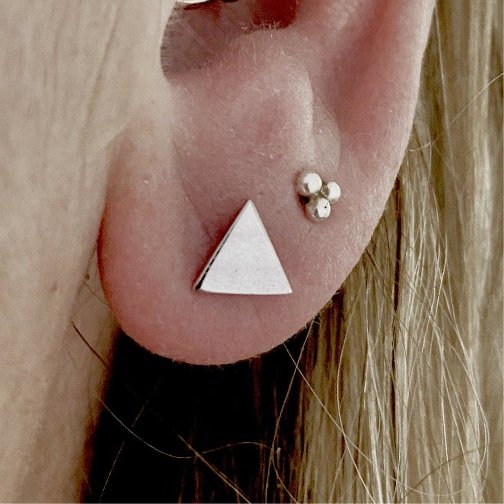 Laihas Simple Studs -Silver Triangle