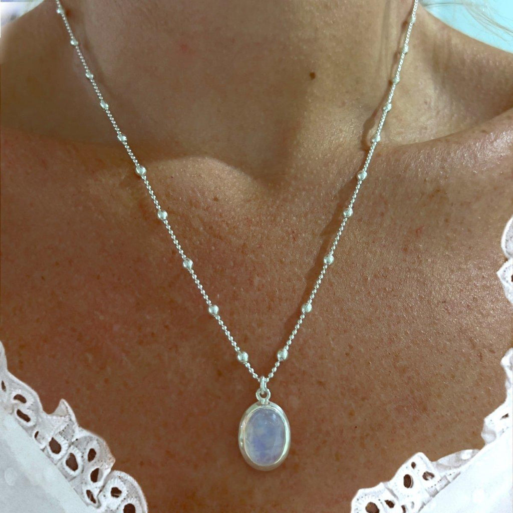 Laihas Small Classic Chic Oval Moonstone Necklace