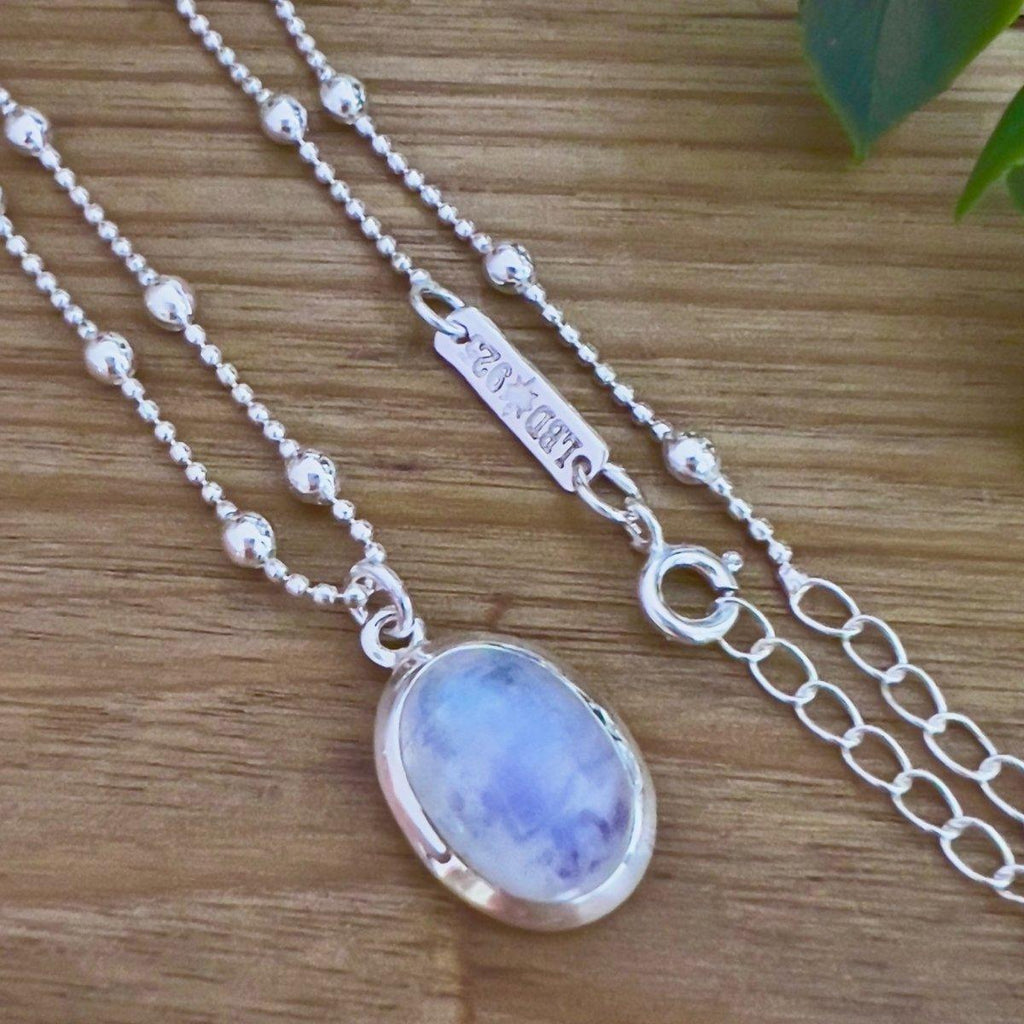 Laihas Small Classic Chic Oval Moonstone Necklace