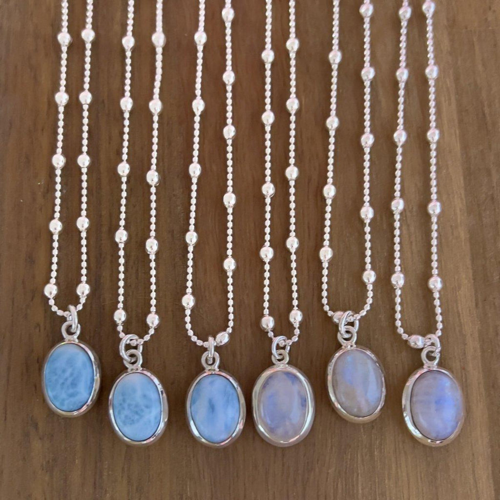 Laihas Small Classic Chic Oval Moonstone Necklace