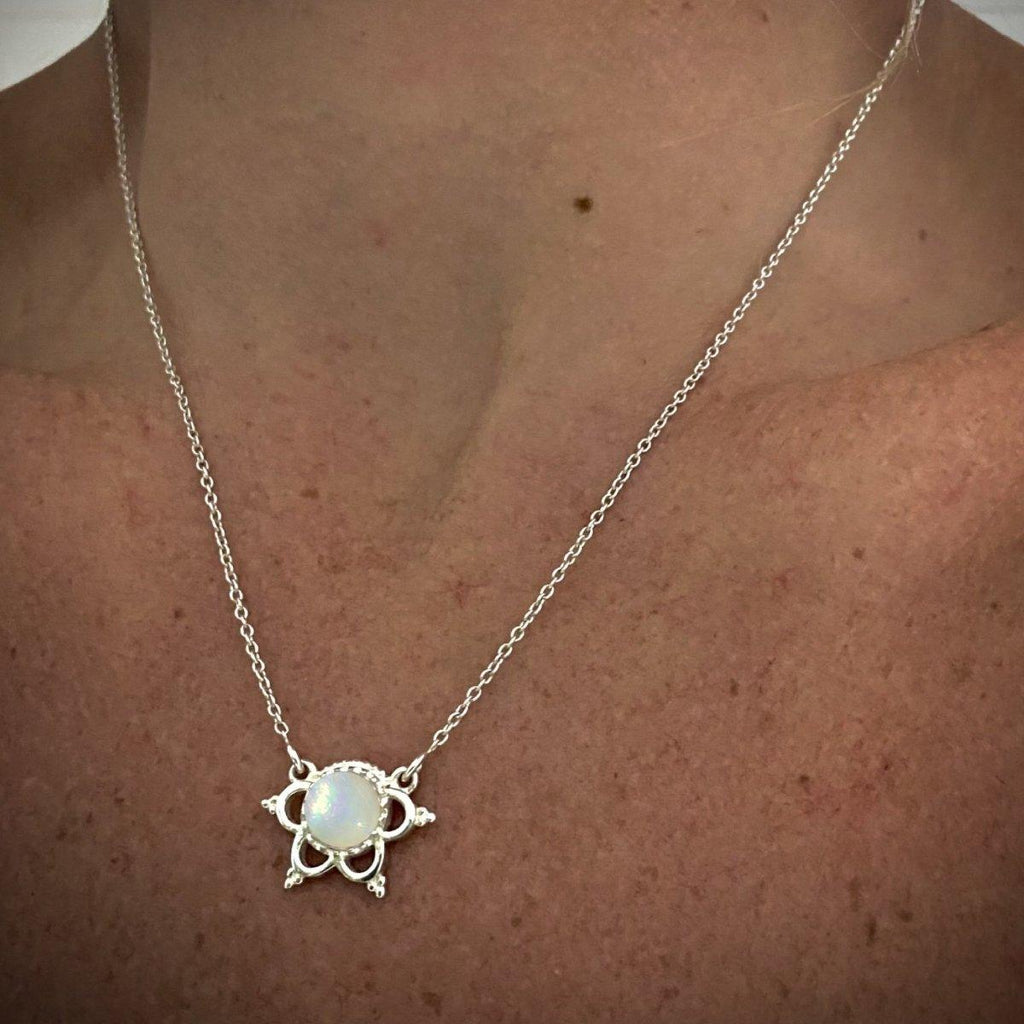 Laihas Uplifting Flower Mother Of Pearl Necklace