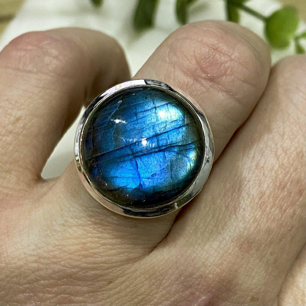 Laihas XLarge Classic Chic Round Labradorite Ring