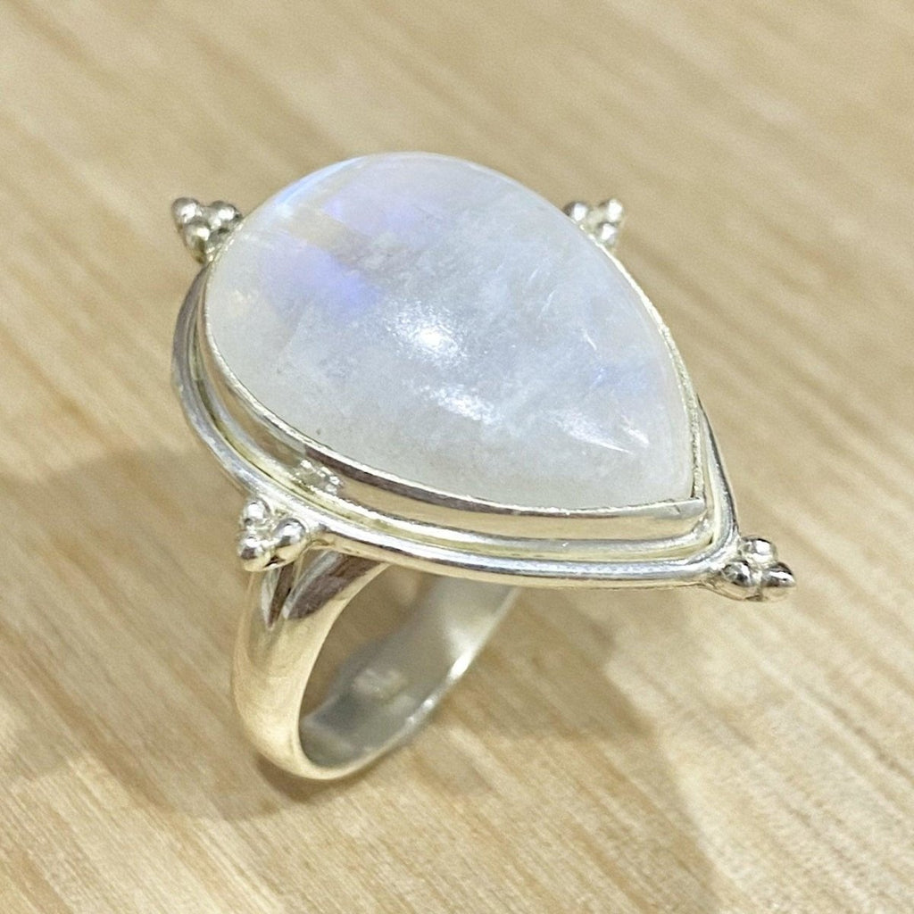 Laihas Zahli Raindrop Moonstone Ring