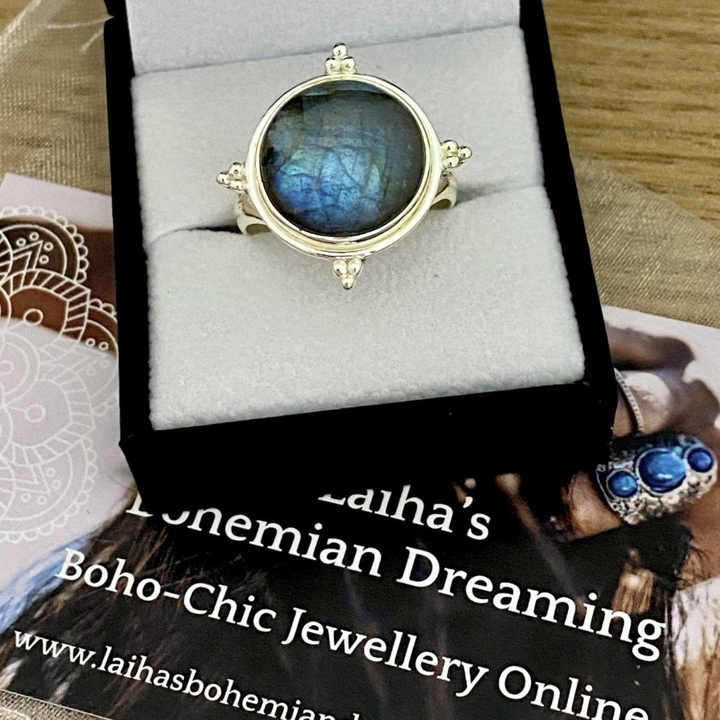 Laihas Zahli Round Labradorite Ring